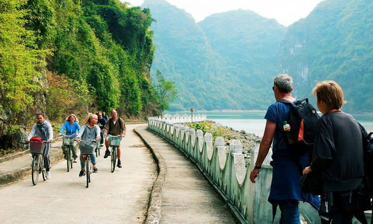 Viet Hai Village – The peaceful place in Cat Ba Island