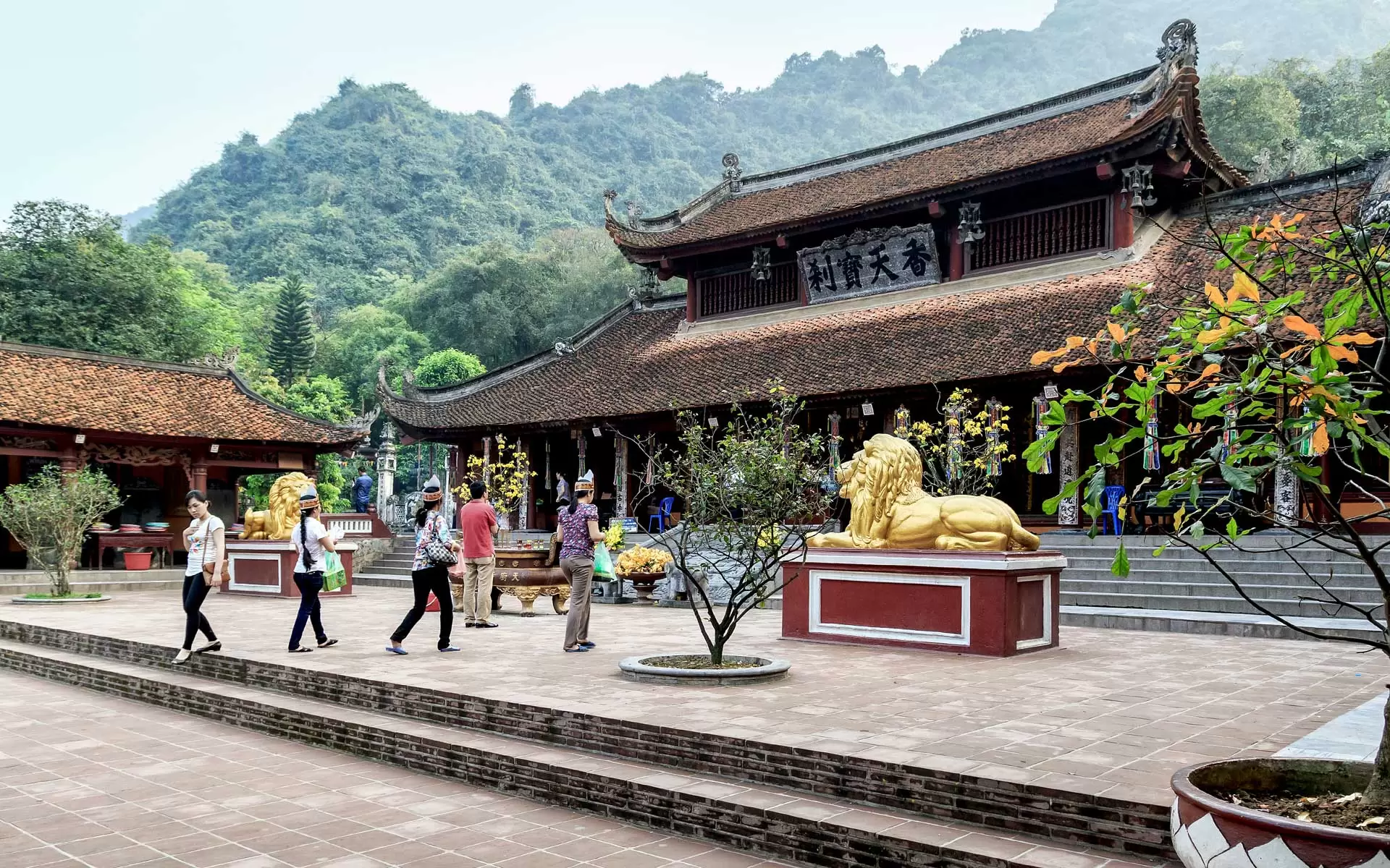 Thien Tru Pagoda houses some stupas with special architecture and significant religious values.