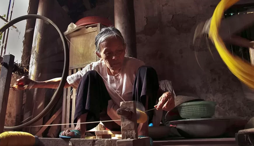 Traditional way to make silk