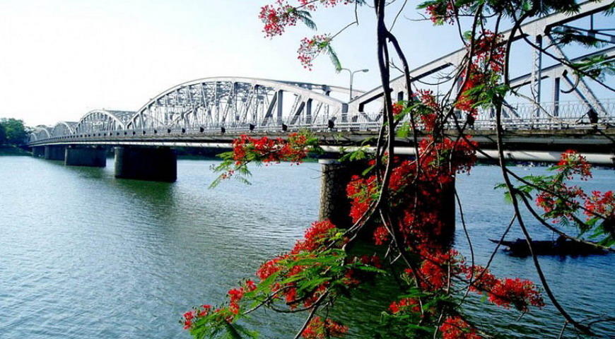 Hue City Tour and Countryside by bicycle